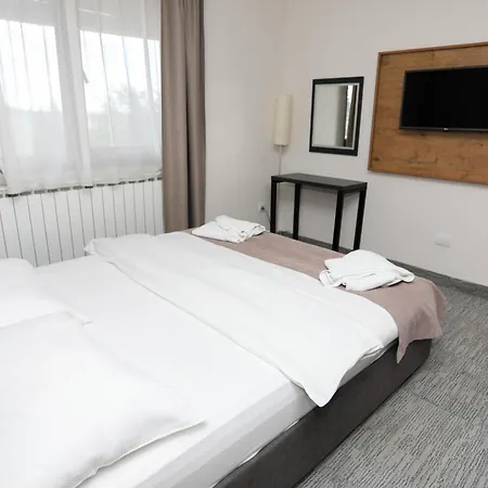 Ξενοδοχείο Board 4*